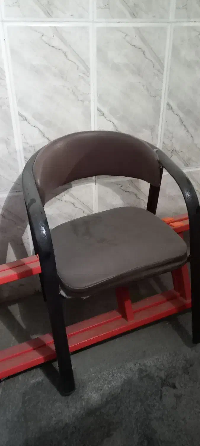 صندلی پایه فلزی مناسب برای انتظار و دفتر کار|صندلی و نیمکت|ری, فیروزآبادی|دیوار