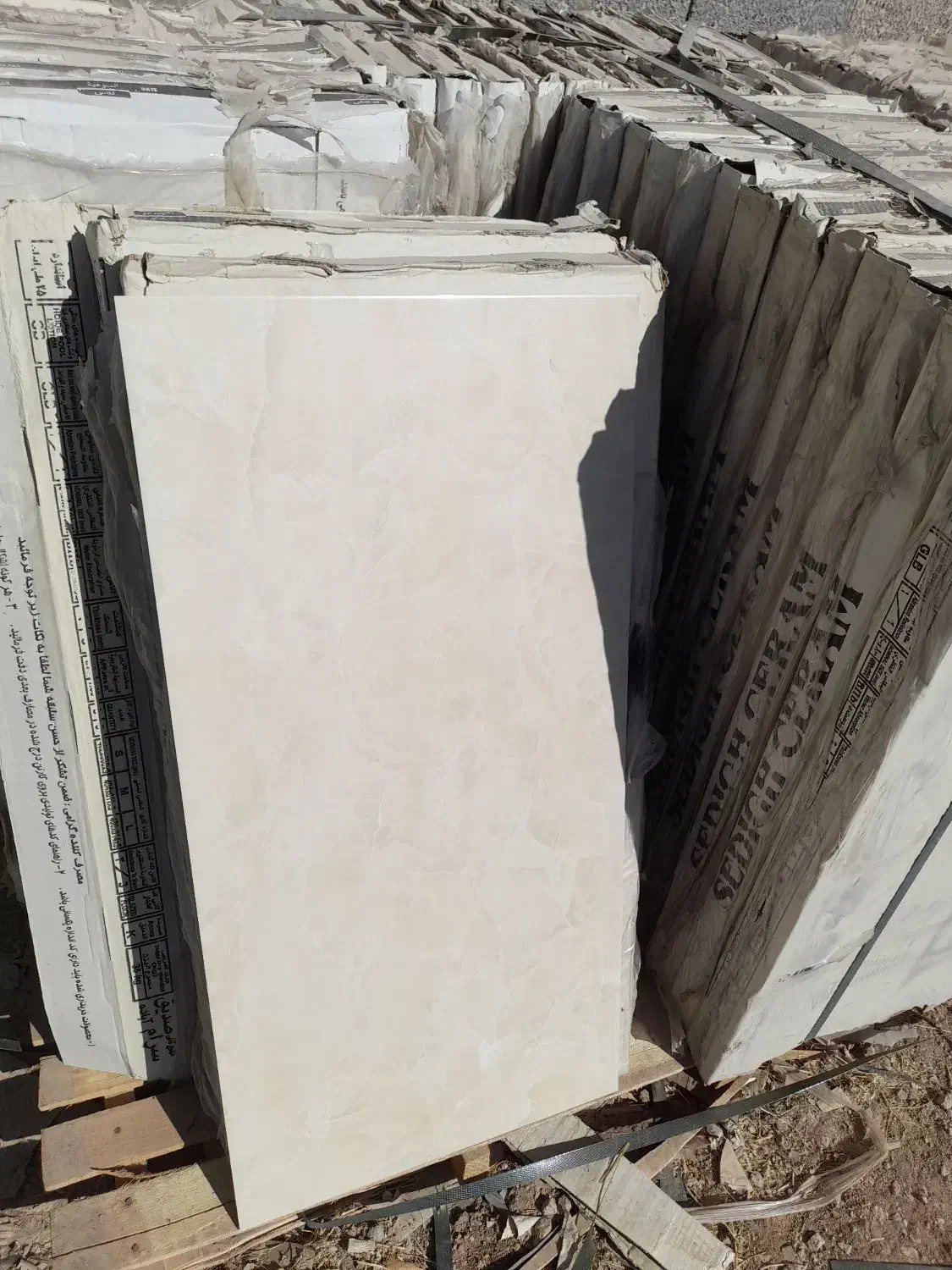 کاشی خاک قرمز درجه ۲ متری ۱۸۵ هزار|مصالح و تجهیزات ساختمان|اصفهان, بوستان ناژوان|دیوار