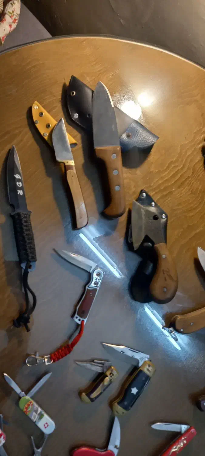تعدادی چاقوی کمپینگ و سفر و آنتیک|کلکسیون و سرگرمی|تهران, دولاب|دیوار