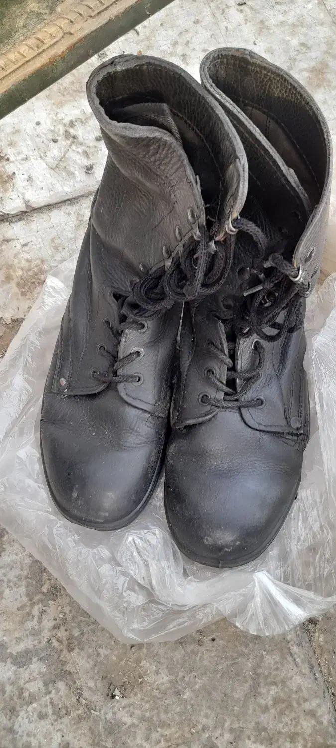 پوتین سربازی|کیف، کفش، کمربند|اندیشه, اندیشه فاز ۱|دیوار