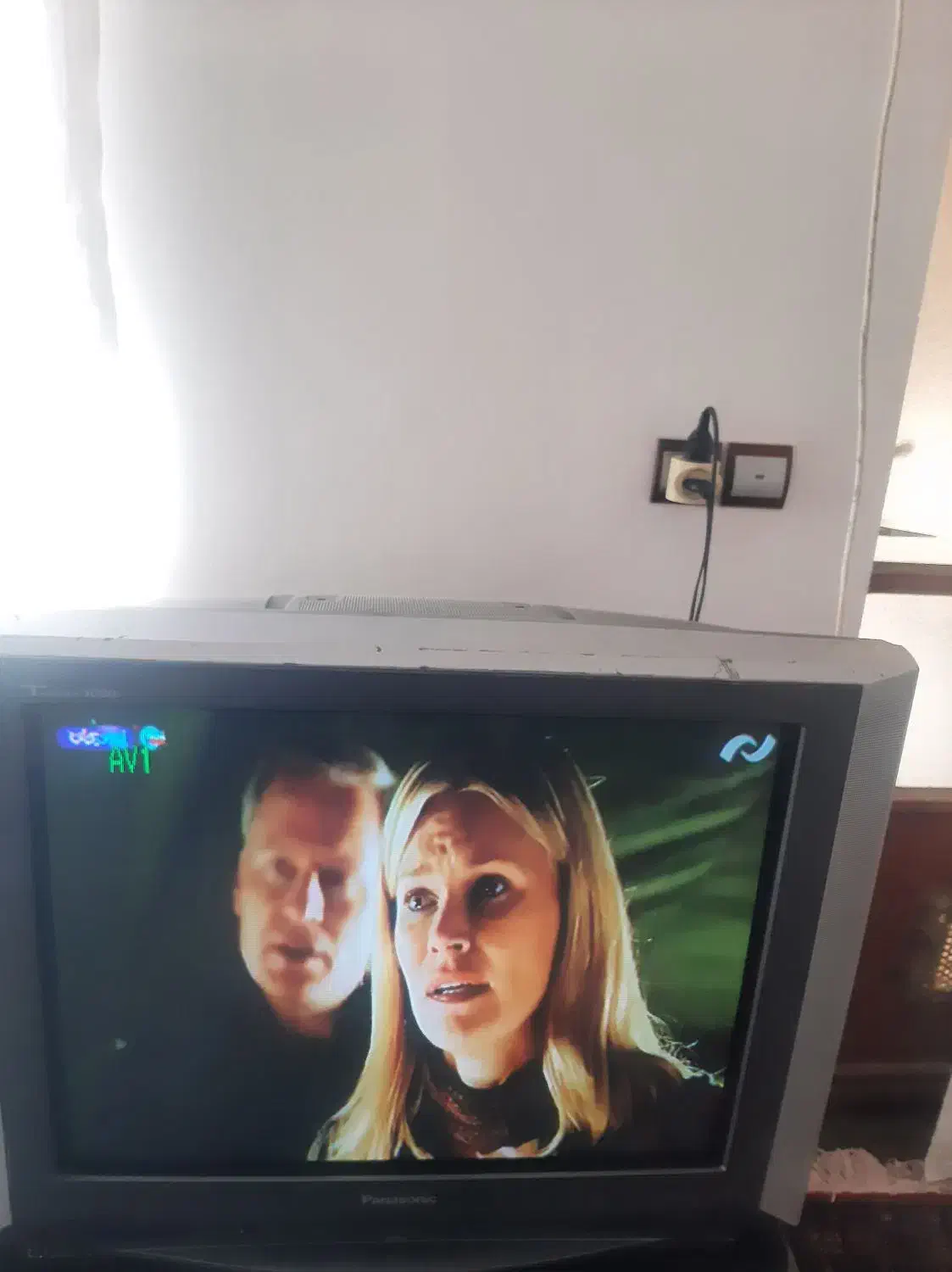 تلوزیون رنگی|تلویزیون و پروژکتور|همدان, |دیوار