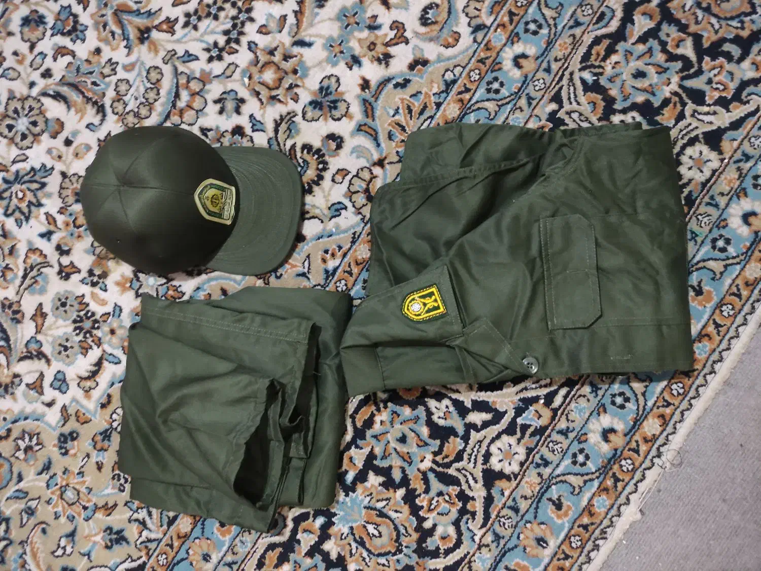 لباس و پوتین سربازی|لباس|کرج, باغستان|دیوار