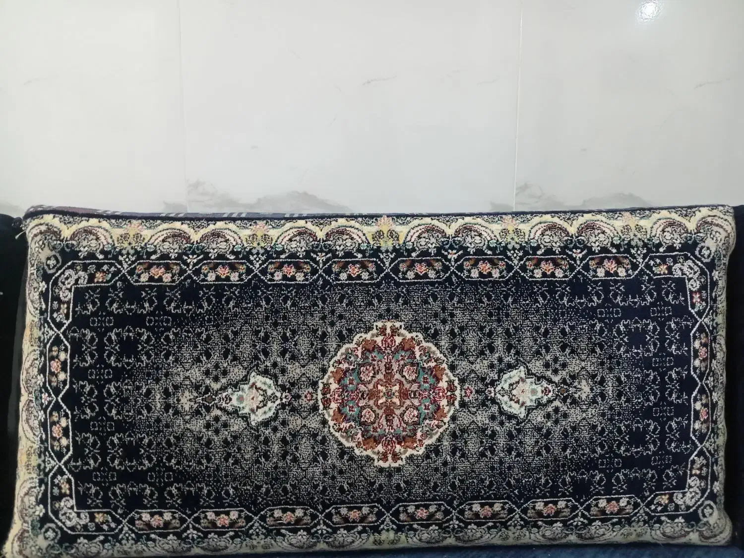 پشتی|پشتی|سبزوار, میدان بار|دیوار