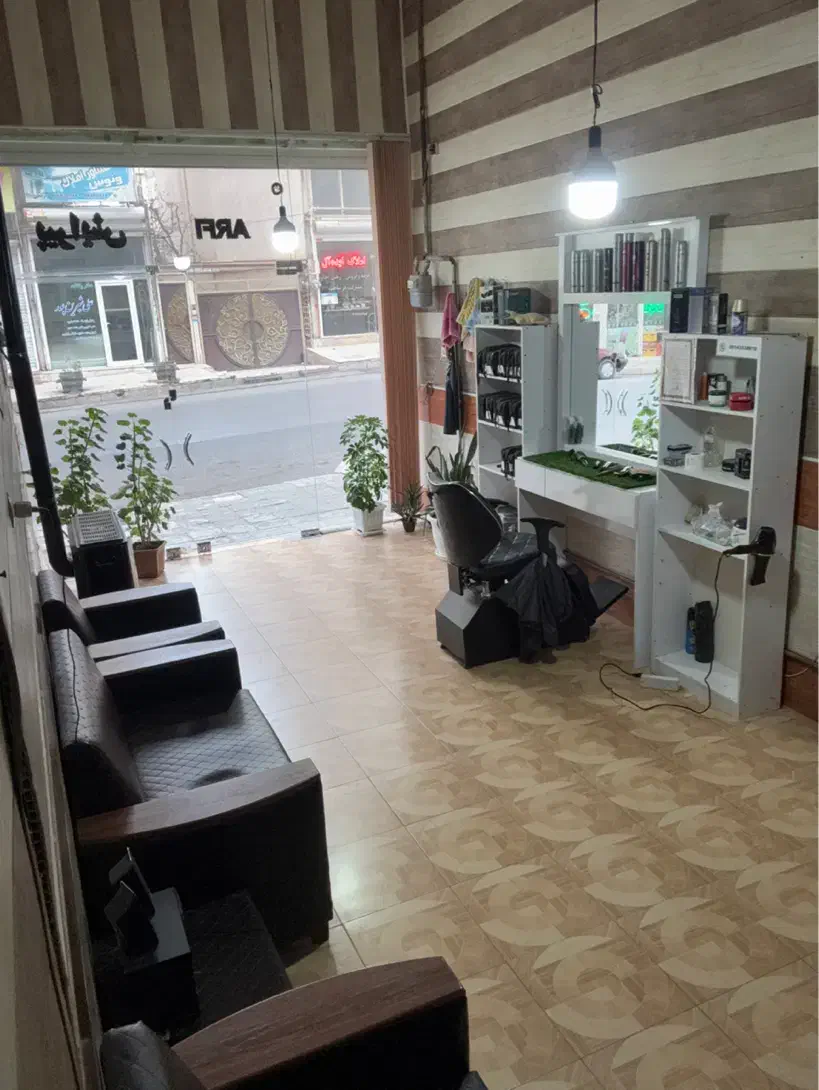 ویترین و لوازم آرایشگاه|آرایشگاه و سالن‌های زیبایی|اردبیل, |دیوار