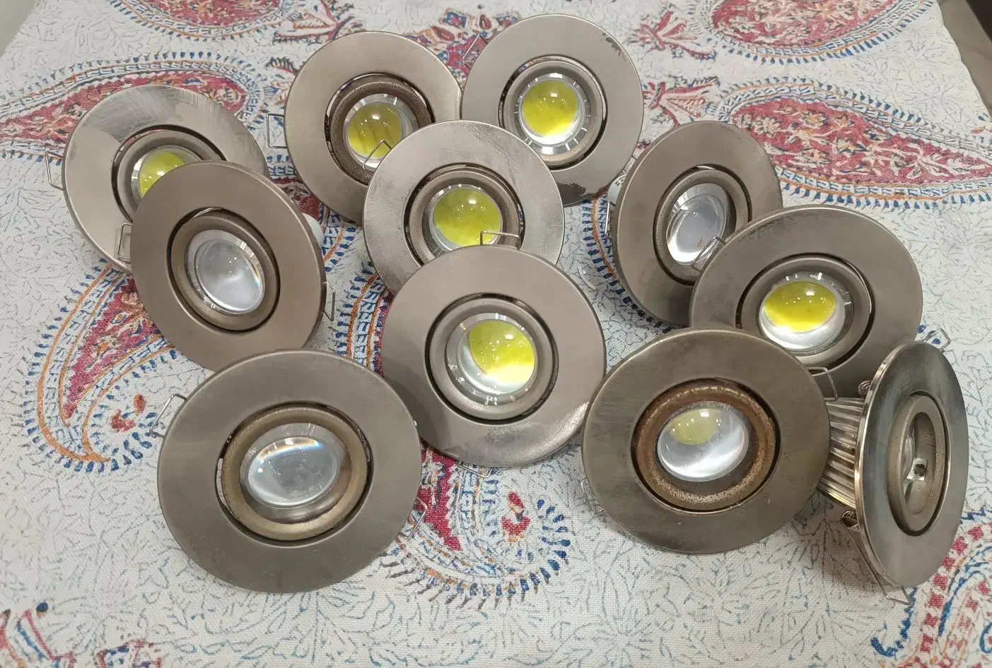 هالوژن سقفی سالم|لامپ و چراغ|ری, شهادت|دیوار