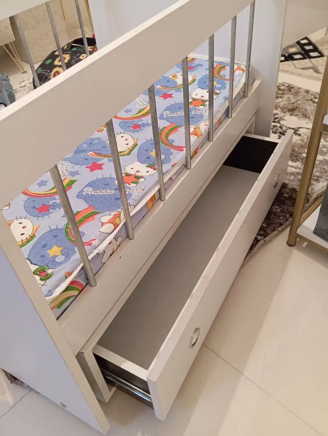 تخت نوزاد گهواره شو سالم ودر حد نو|تخت و صندلی بچه|تبریز, |دیوار