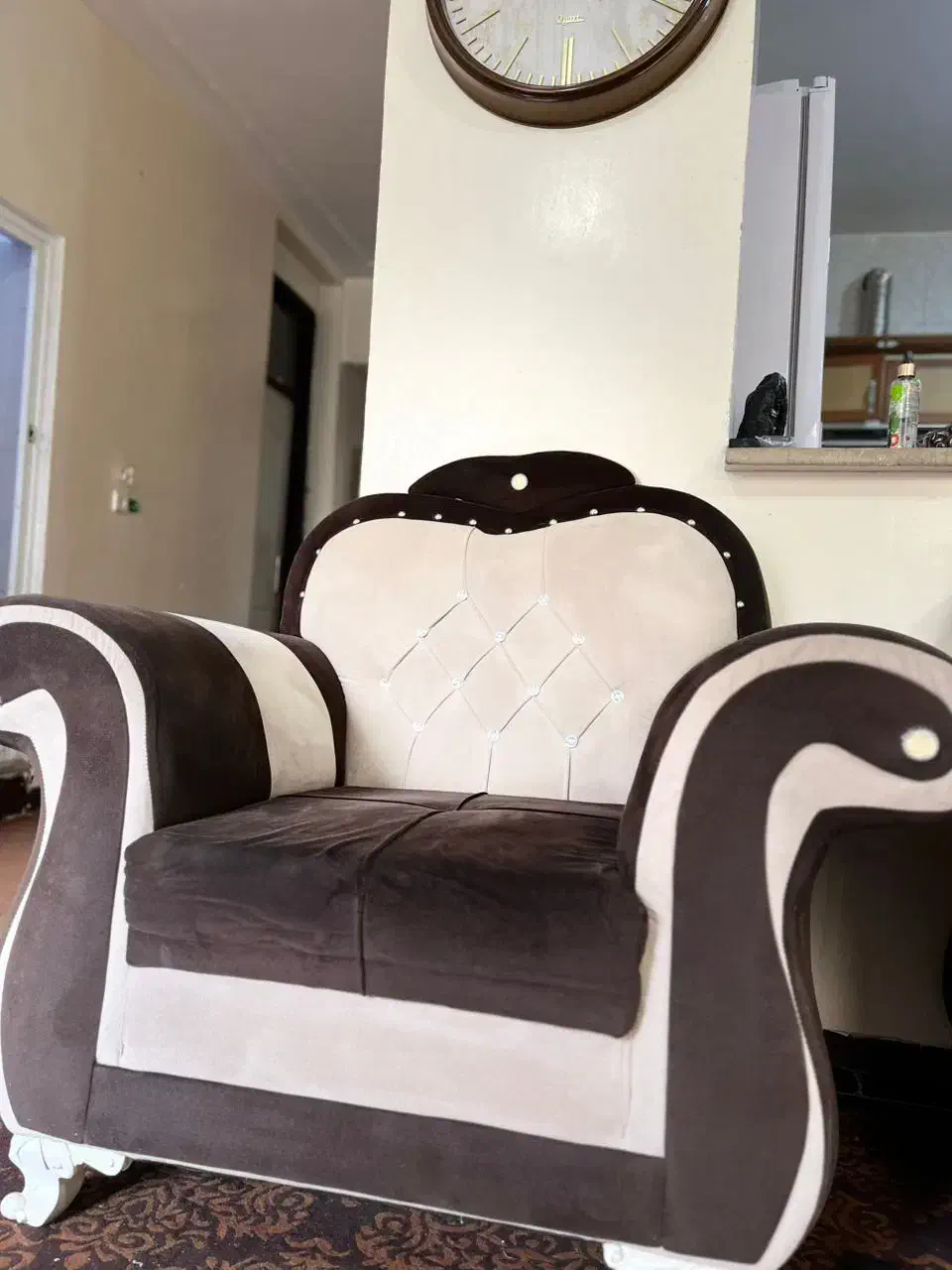 مبل هشت نفره بدون تو رفتگی سالم|مبلمان خانگی و میز عسلی|صدرا-فارس, فاز ۲|دیوار