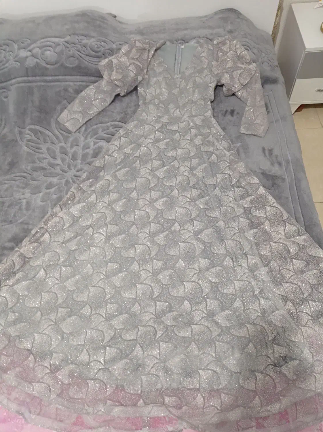 لباس مجلسی|لباس|بومهن, |دیوار