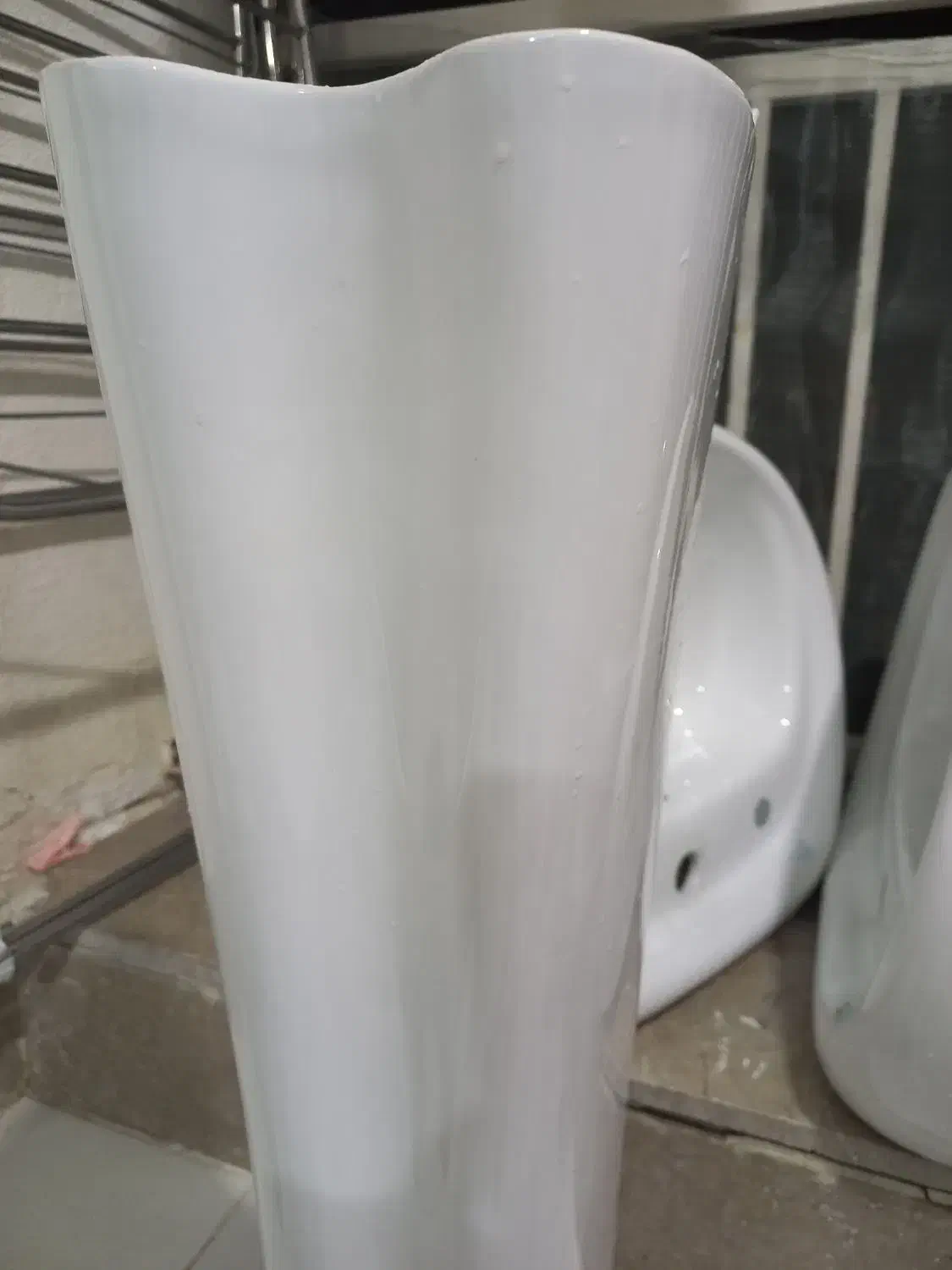 روشویی پایه بلند|لوازم سرویس بهداشتی|صدرا-فارس, فاز ۱|دیوار