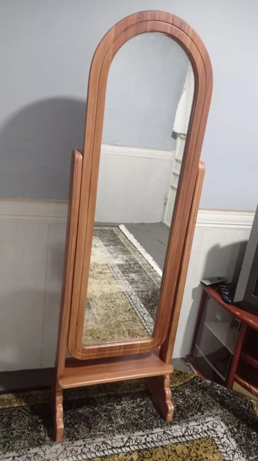 اینه پایه دار|آینه|بندر دیر, |دیوار