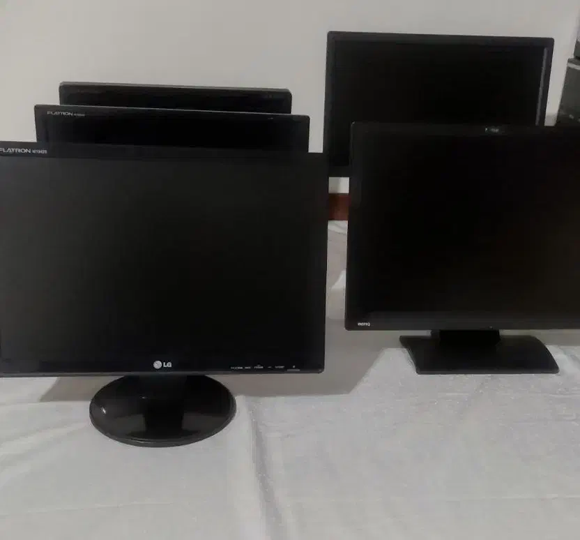 فروش مانیتور تک تعداد بدون خط خش دوربین مداربسته|قطعات و لوازم جانبی رایانه|تهران, پرستار|دیوار