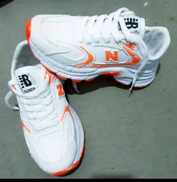 کفش اسپرت|کیف، کفش، کمربند|بم, |دیوار