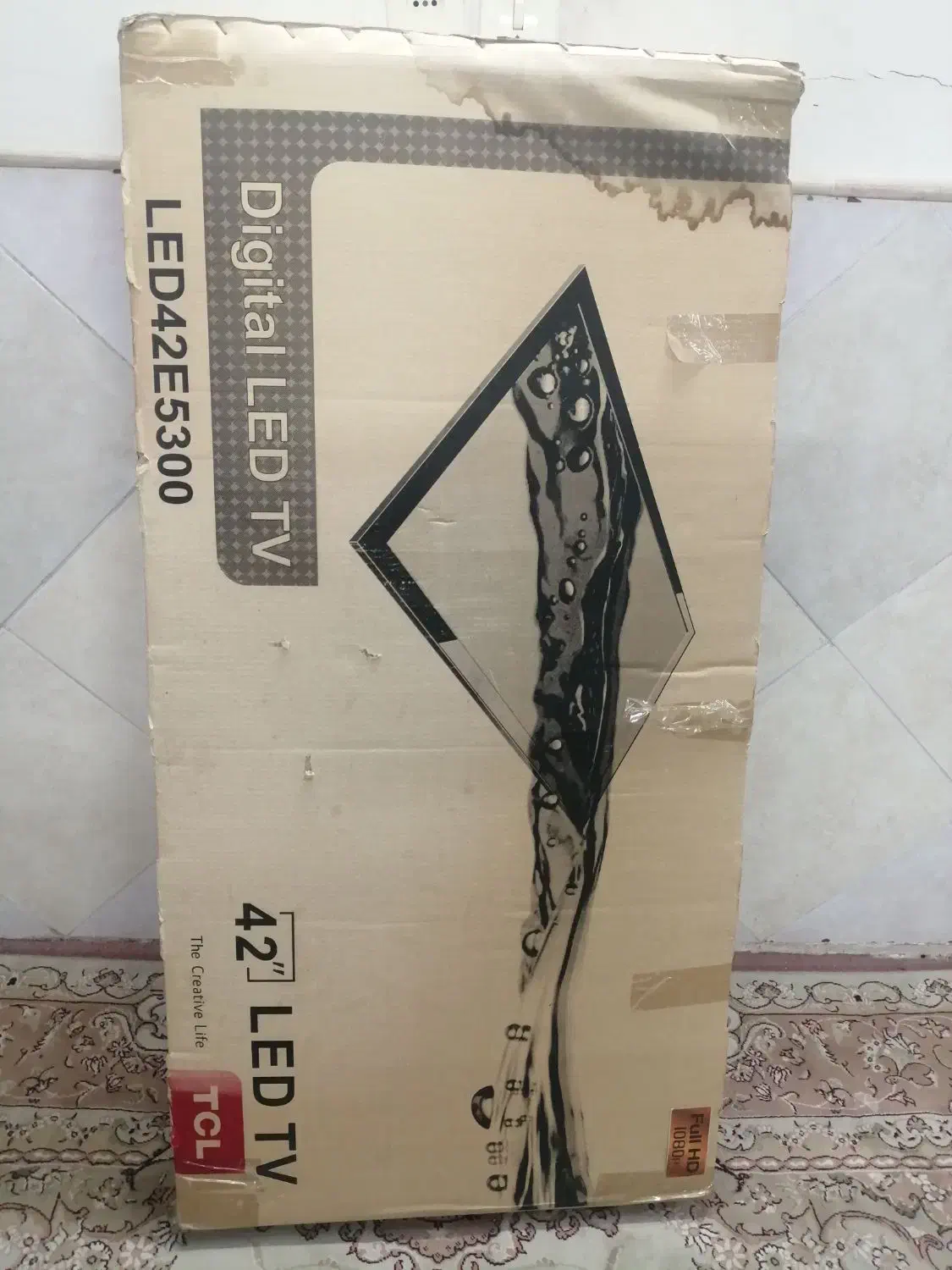 تلویزیون TCL شکسته ۴۲ اینـچ، همراه باکارتن|تلویزیون و پروژکتور|قم, چهار مردان|دیوار