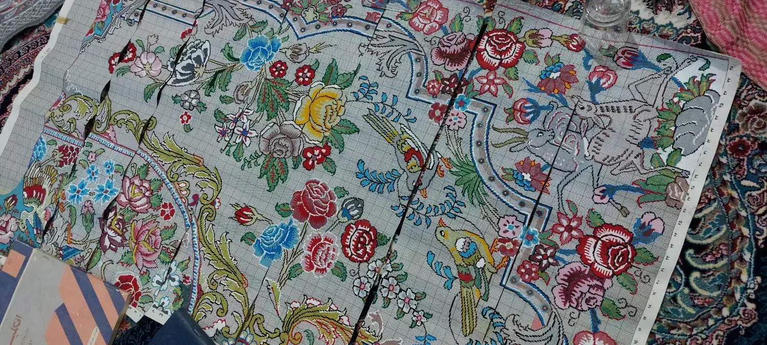 چند عدد نقشه قالیچه و دو سه فرش و...|فرش|کرج, شهرک جهان آرا|دیوار