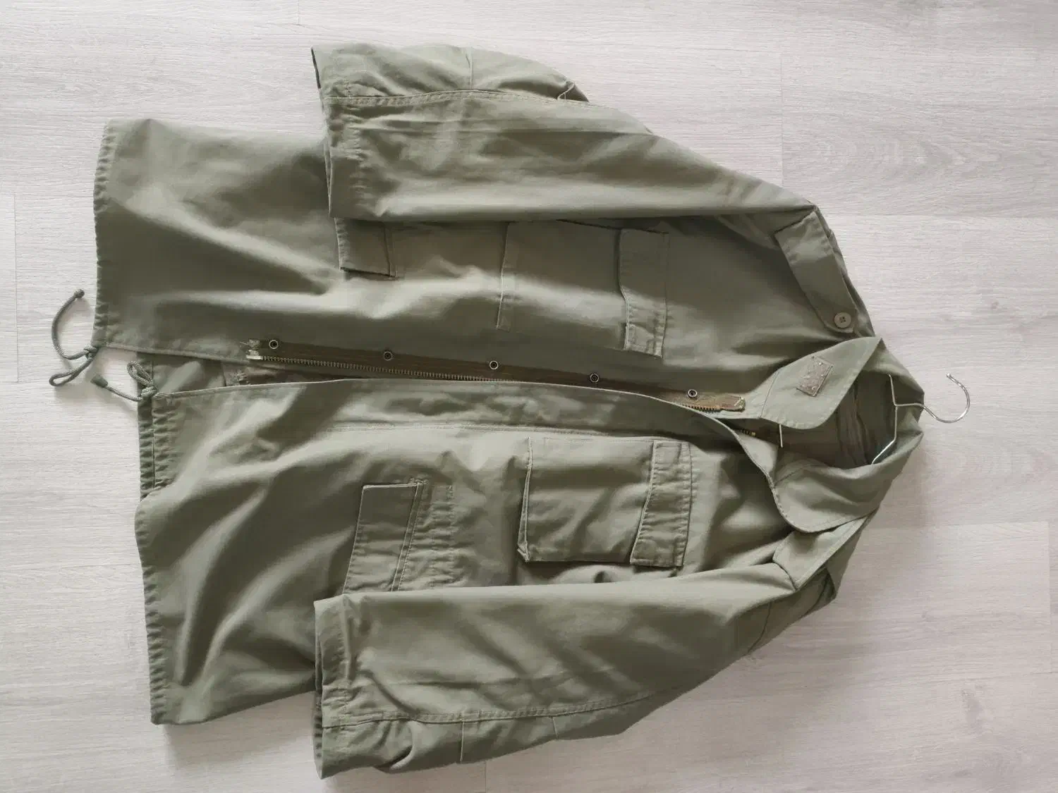 کاپشن|لباس|یزد, |دیوار