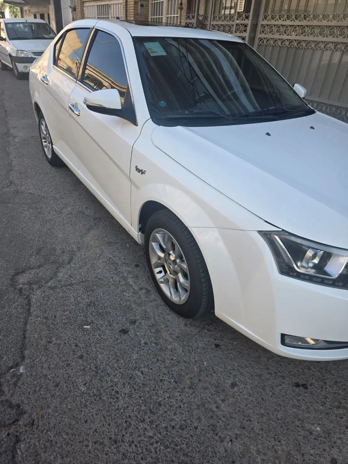 دنا پلاس اتومات سفید ۱۴۰۱|خودرو سواری و وانت|قم, زنبیل آباد|دیوار