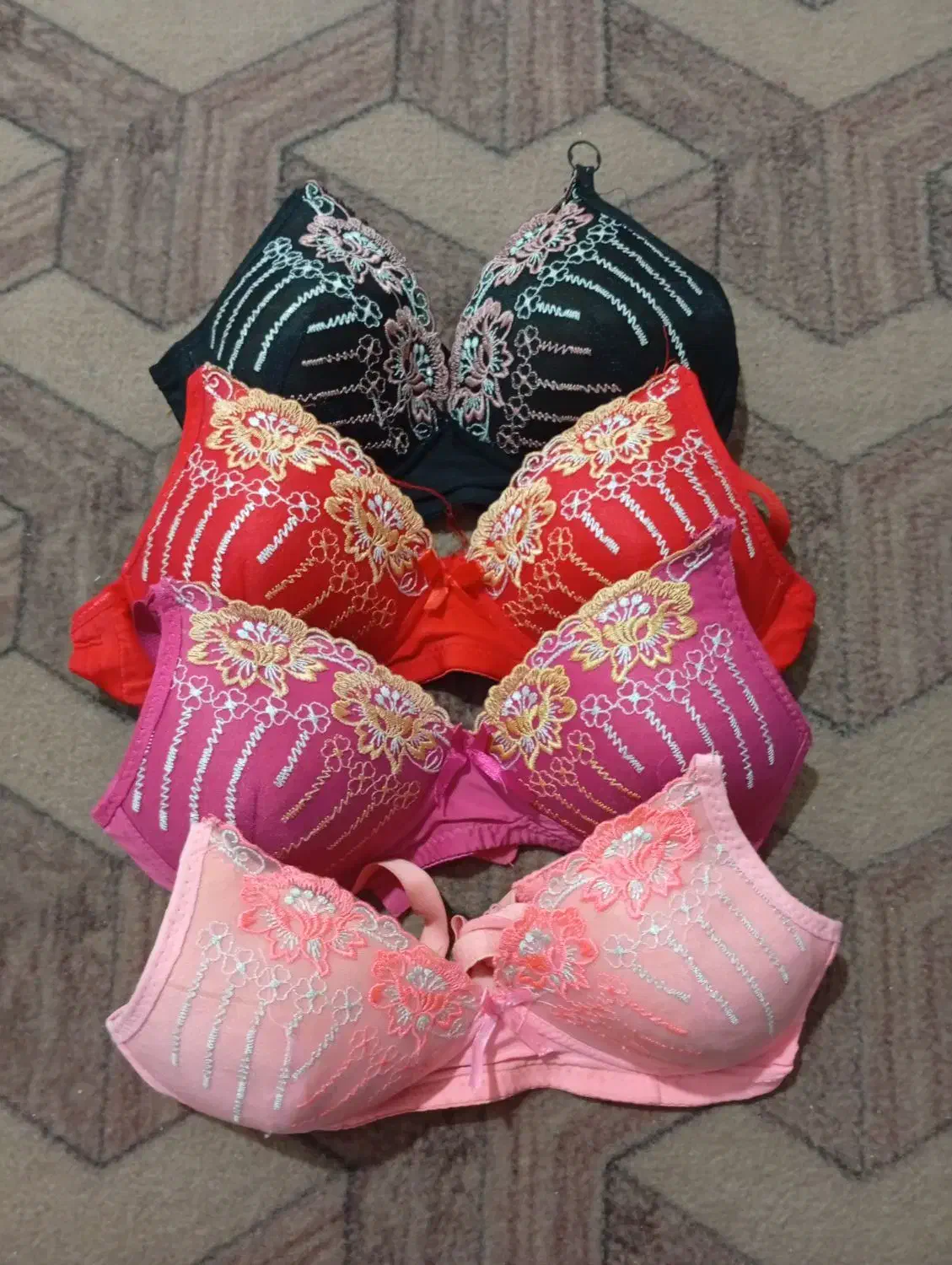 سوتین|لباس|شیراز, شهرک مفتح|دیوار