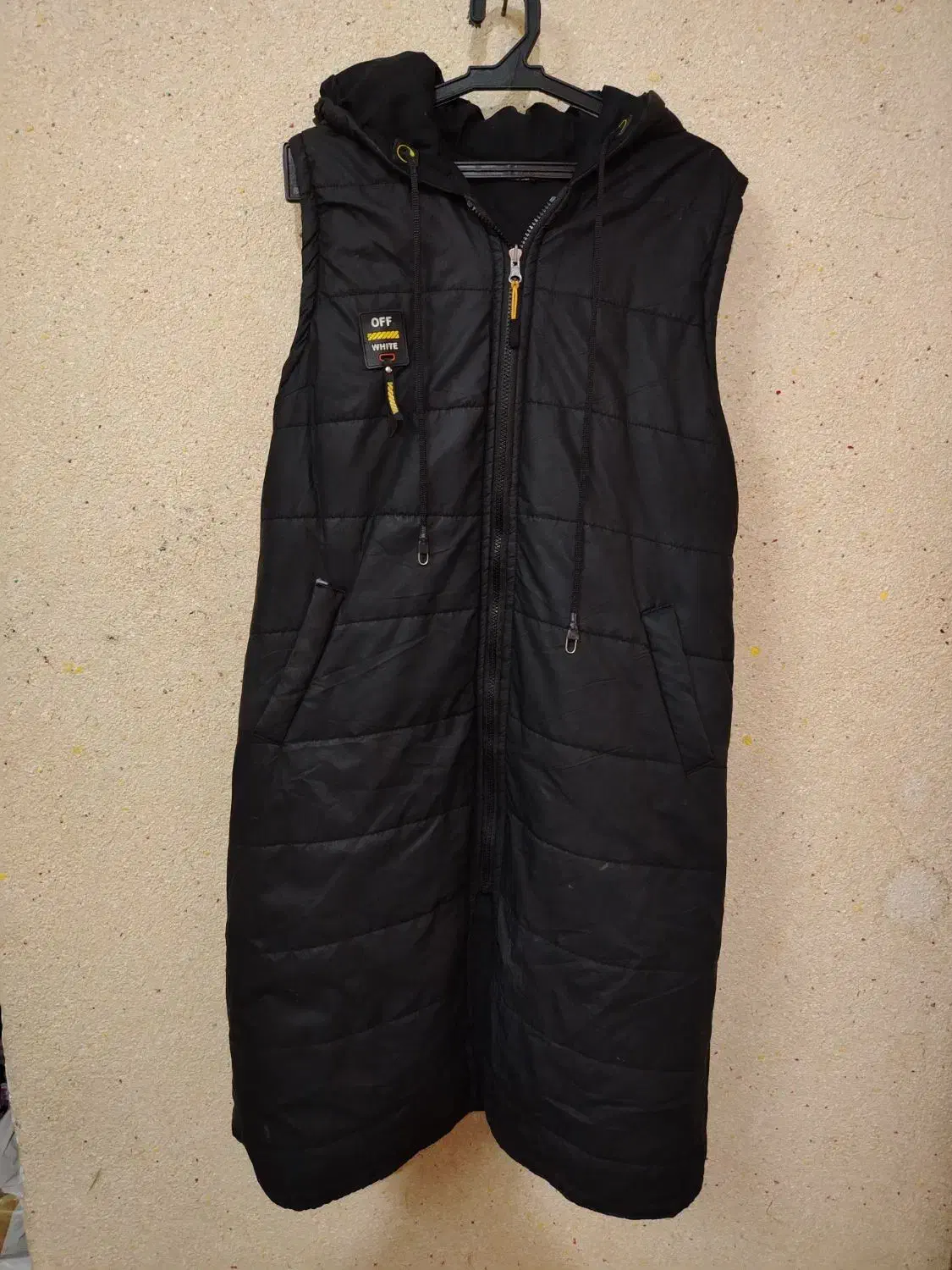 پافر و هودی|لباس|نیشابور, هفده شهریور|دیوار