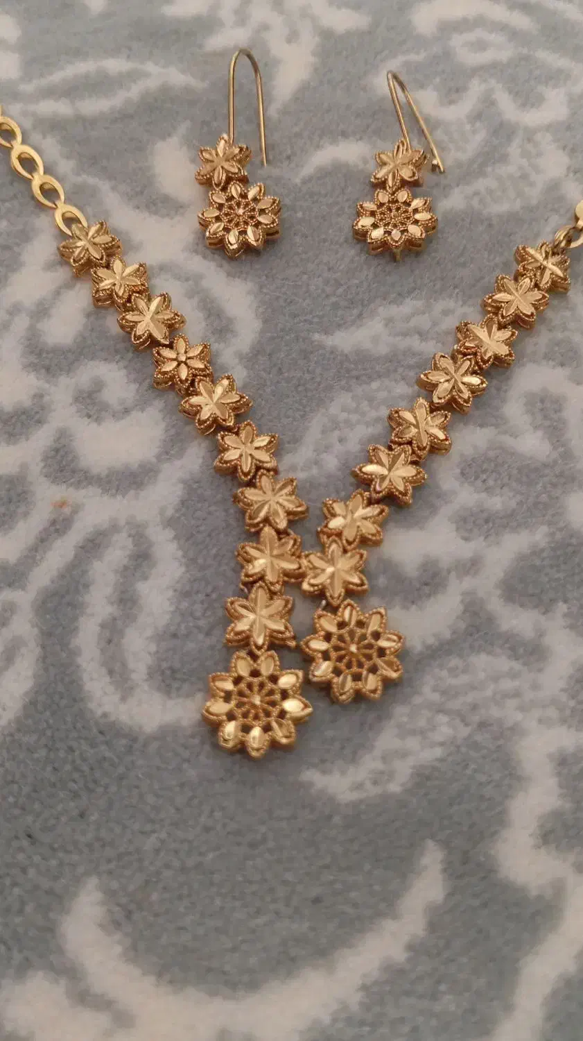 ست گردنبند و گوشواره طلاروس|بدلیجات|نیشابور, چاه بلند|دیوار