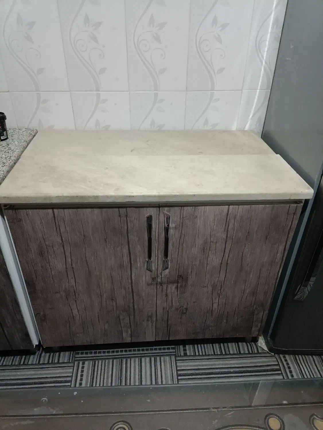 یک عدد کابینت زمینی و میز غذاخوری|مبلمان خانگی و میز عسلی|ساوه, |دیوار