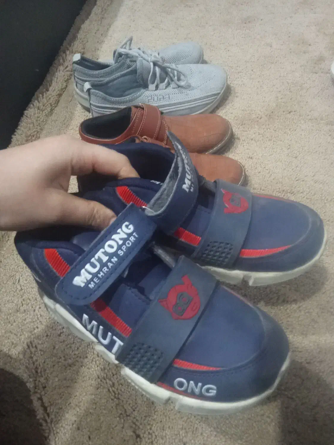 کفش و کتونی در حد خیلی نو|کفش و لباس بچه|هشتگرد, فاز ۳ مهستان|دیوار