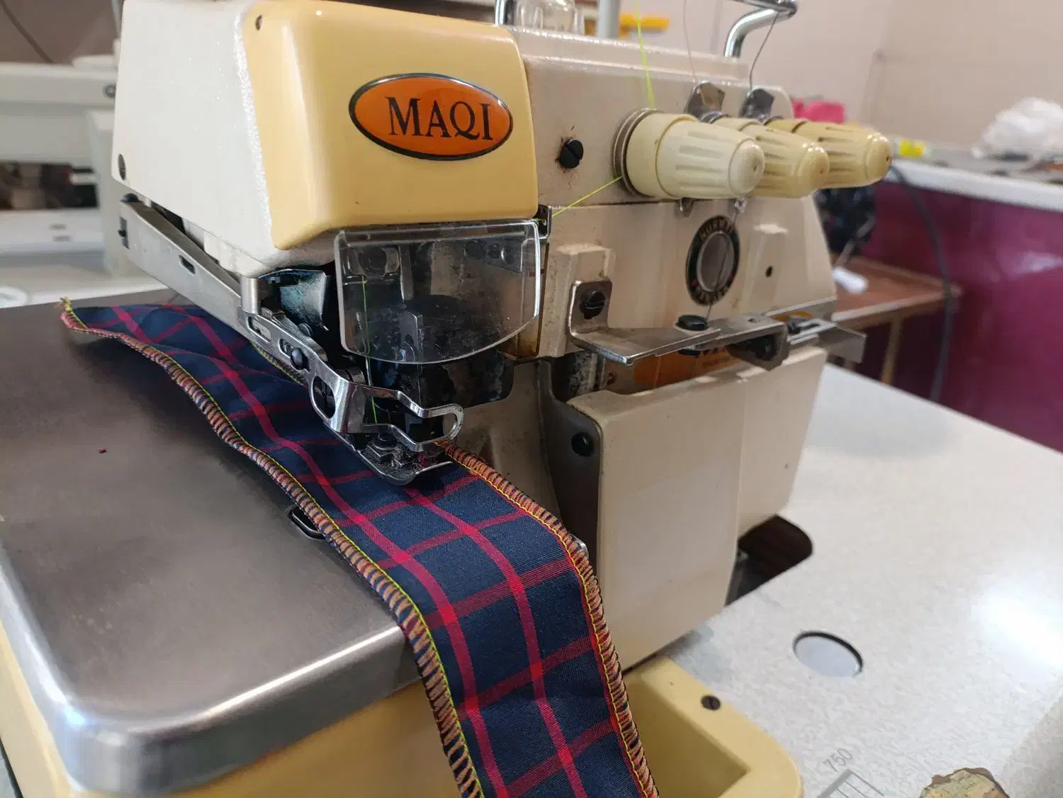 سردوز خیاطی ۳نخ دینام بزرگ وسالم|چرخ خیاطی و ریسندگی|همدان, |دیوار