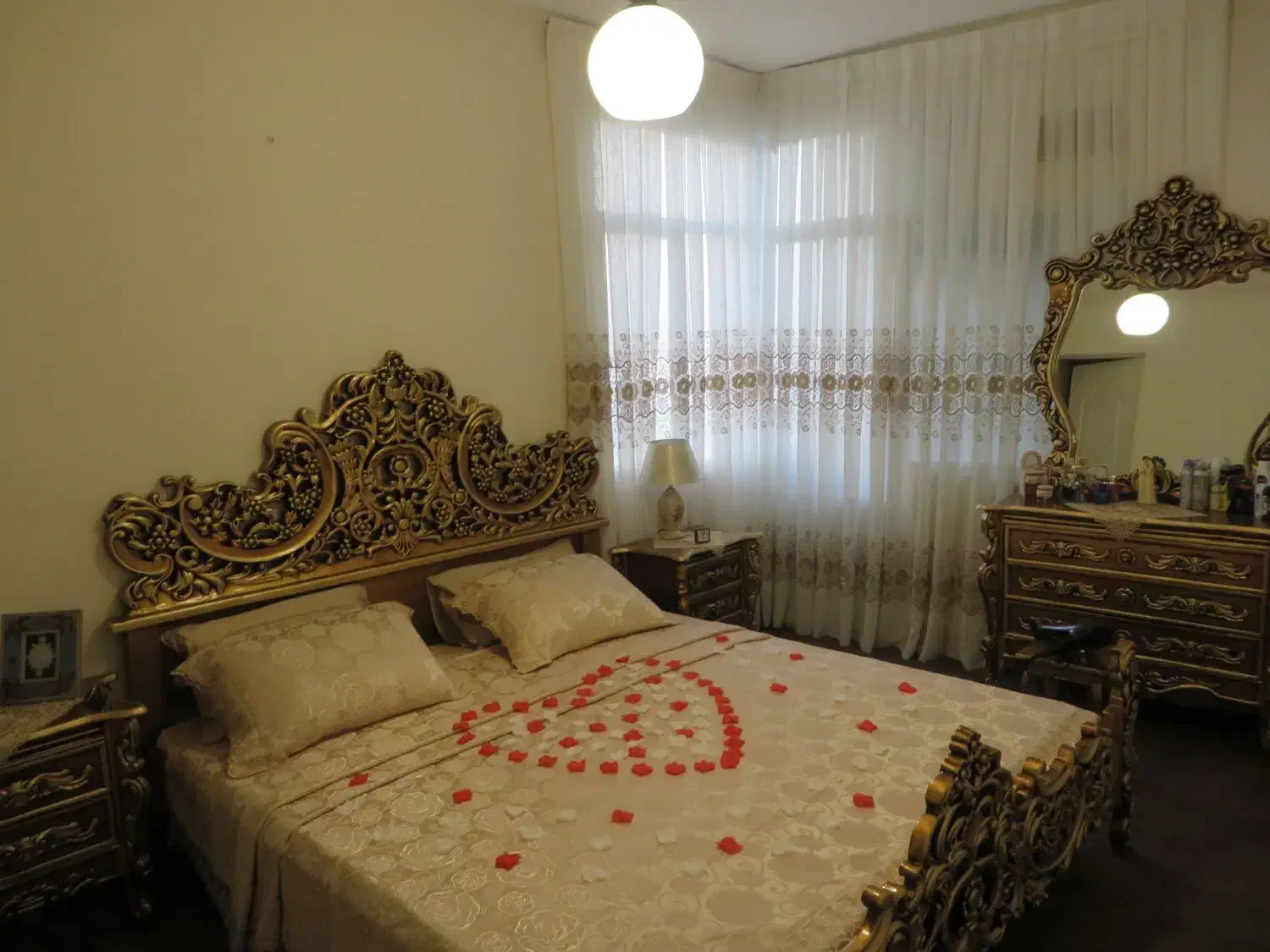 سرویس خواب سلطنتی تخت خواب +میزتوالت+پاتختی|تخت و سرویس خواب|تهران, گلستان (شهرک راه آهن)|دیوار