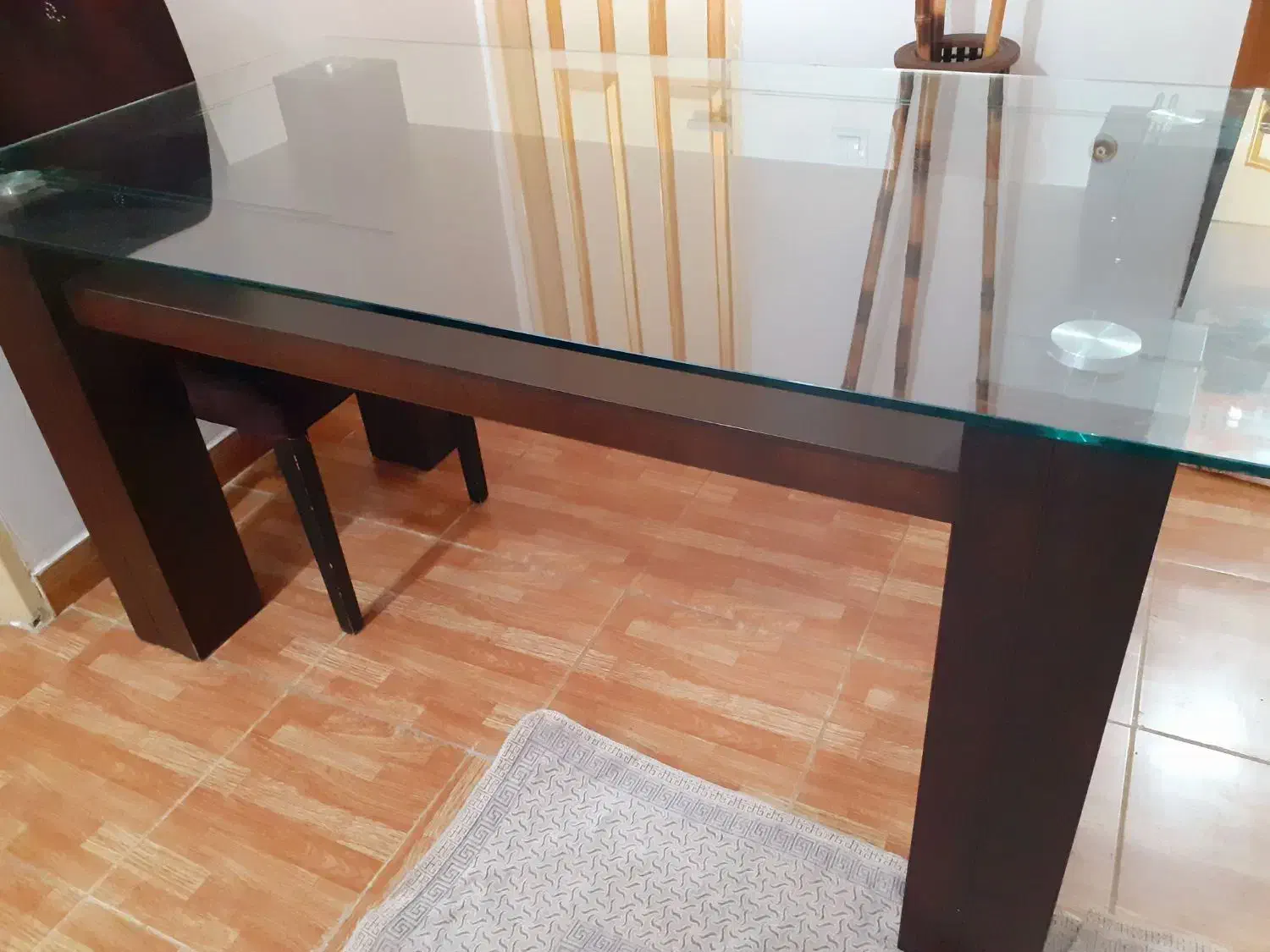 یک عدد میز نهارخوری سالم، میز تلویزیون،مبل راحتی|مبلمان خانگی و میز عسلی|میاندوآب, |دیوار