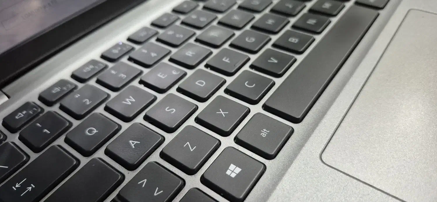 dell|رایانه همراه|تهران, فلسطین (میدان انقلاب)|دیوار