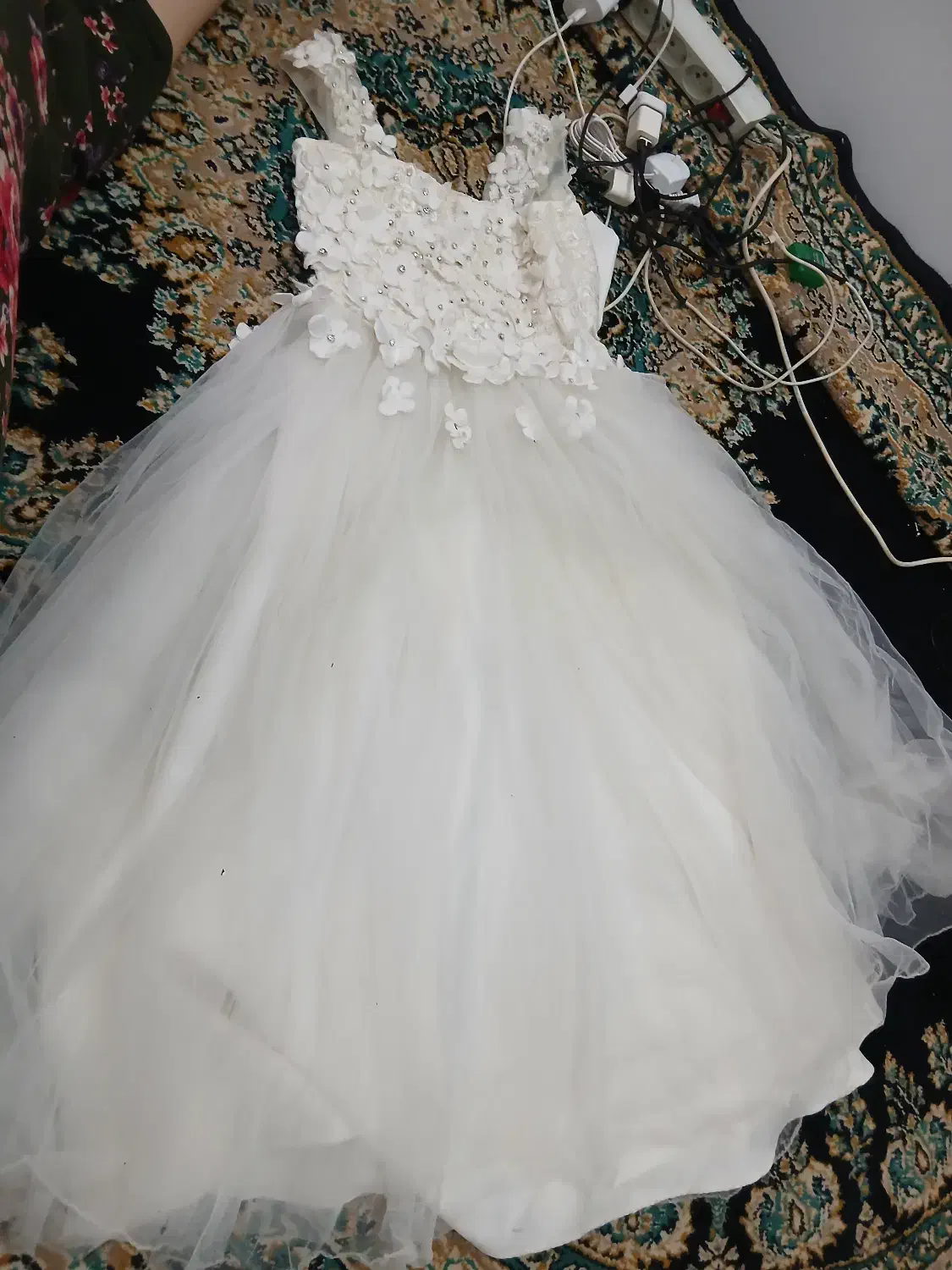 کاپشن و لباس عروس بچه|کفش و لباس بچه|رشت, رشتیان|دیوار