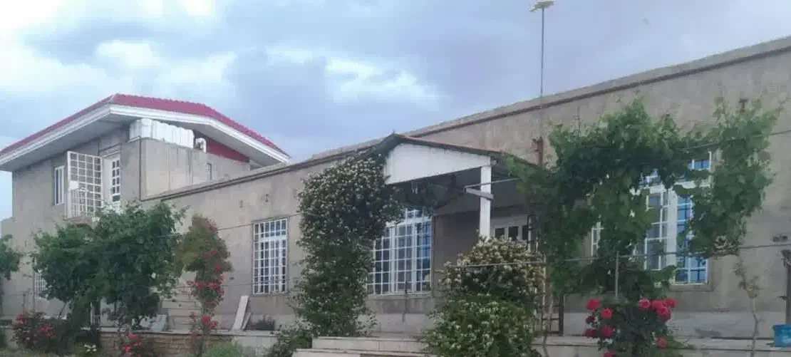 ویلا باغ ۳۰۰۰م۶دانگ تک برگ+دامداری باپروانه۱۹۵راسی|فروش خانه و ویلا|قم, نیروگاه|دیوار