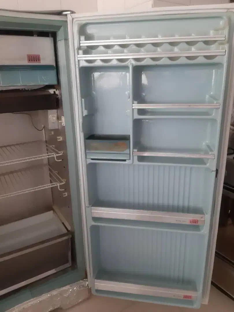 یخچال philco اصل کاملا سالم و در حال کار|یخچال و فریزر|اصفهان, تخت فولاد|دیوار