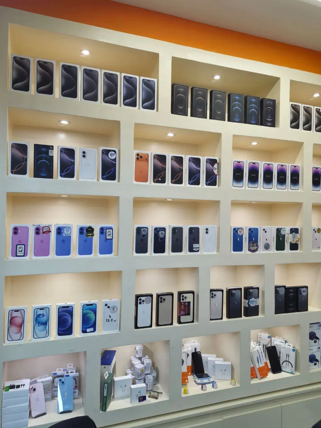 اقساط بدون پیش انواع گوشی و کنسول|موبایل|اصفهان, جلفا|دیوار