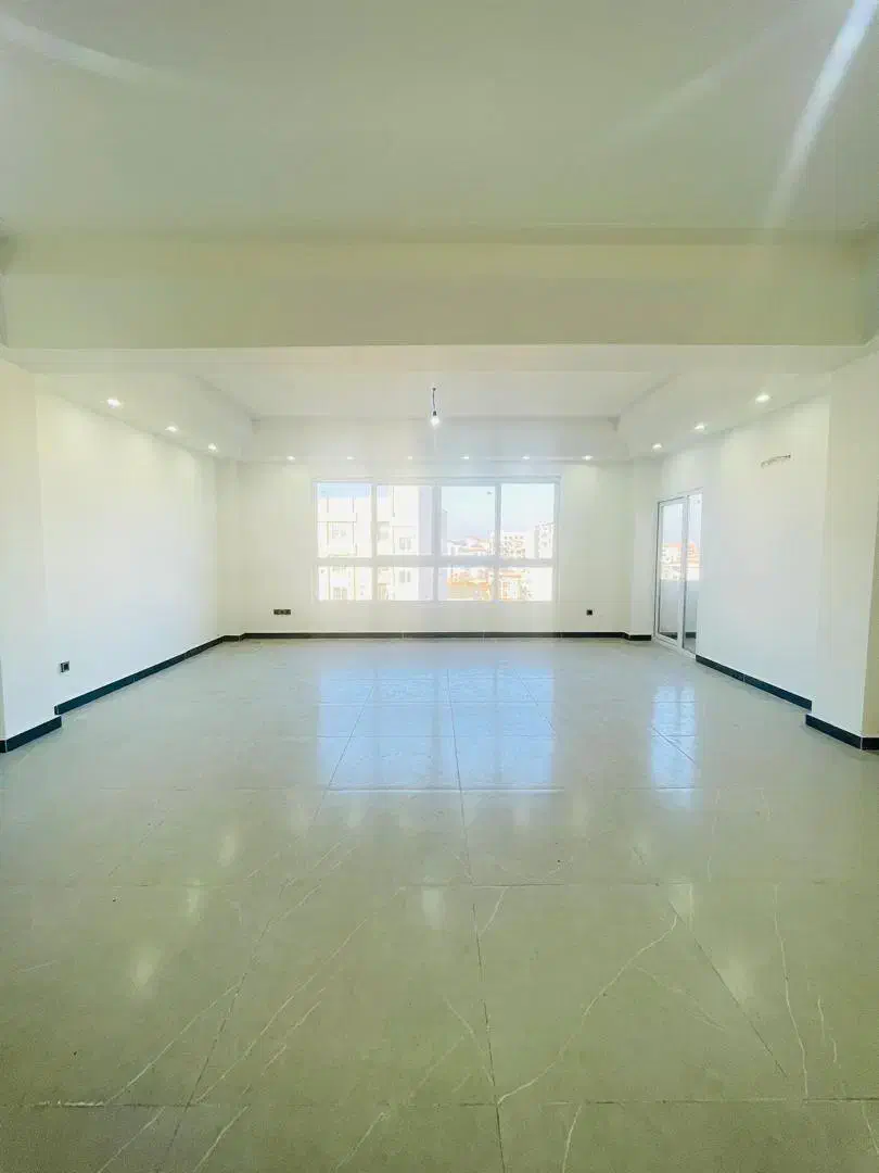 واحد سه خوابه لوکیشن نزدیک به خیابان اصلی/کد(۳۳)|فروش آپارتمان|چالوس, |دیوار