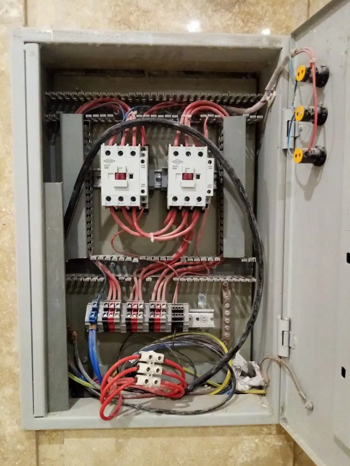 انجام برقکشی و رفع اتصالی و خورده کاری|خدمات پیشه و مهارت|قم, هنرستان|دیوار