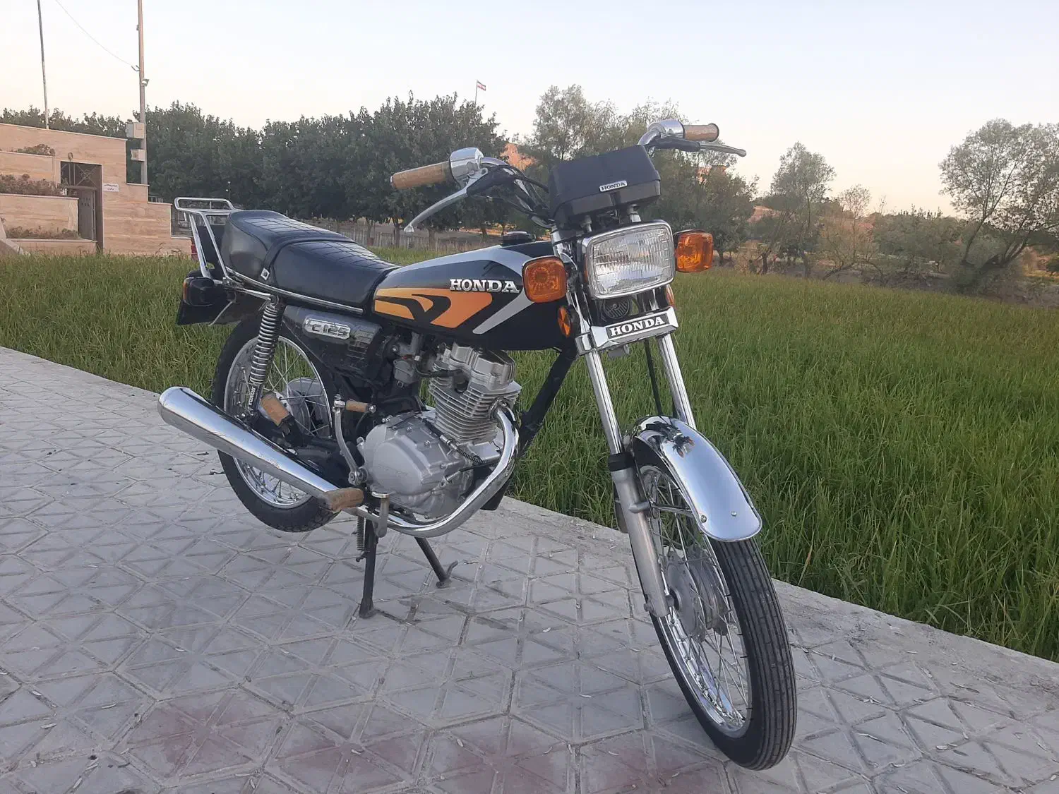 هندا ۱۲۵ مدل ۹۳|موتورسیکلت|لنجان, |دیوار