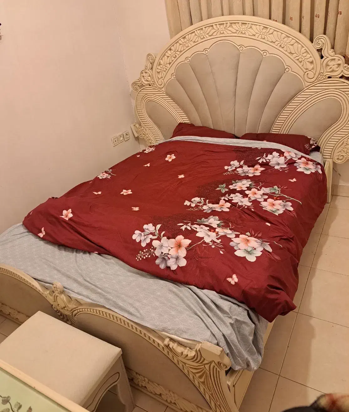 سرویس تخت خواب دونفره با تشک در حد نو|تشک تختخواب|لاهیجان, کوی استادان|دیوار