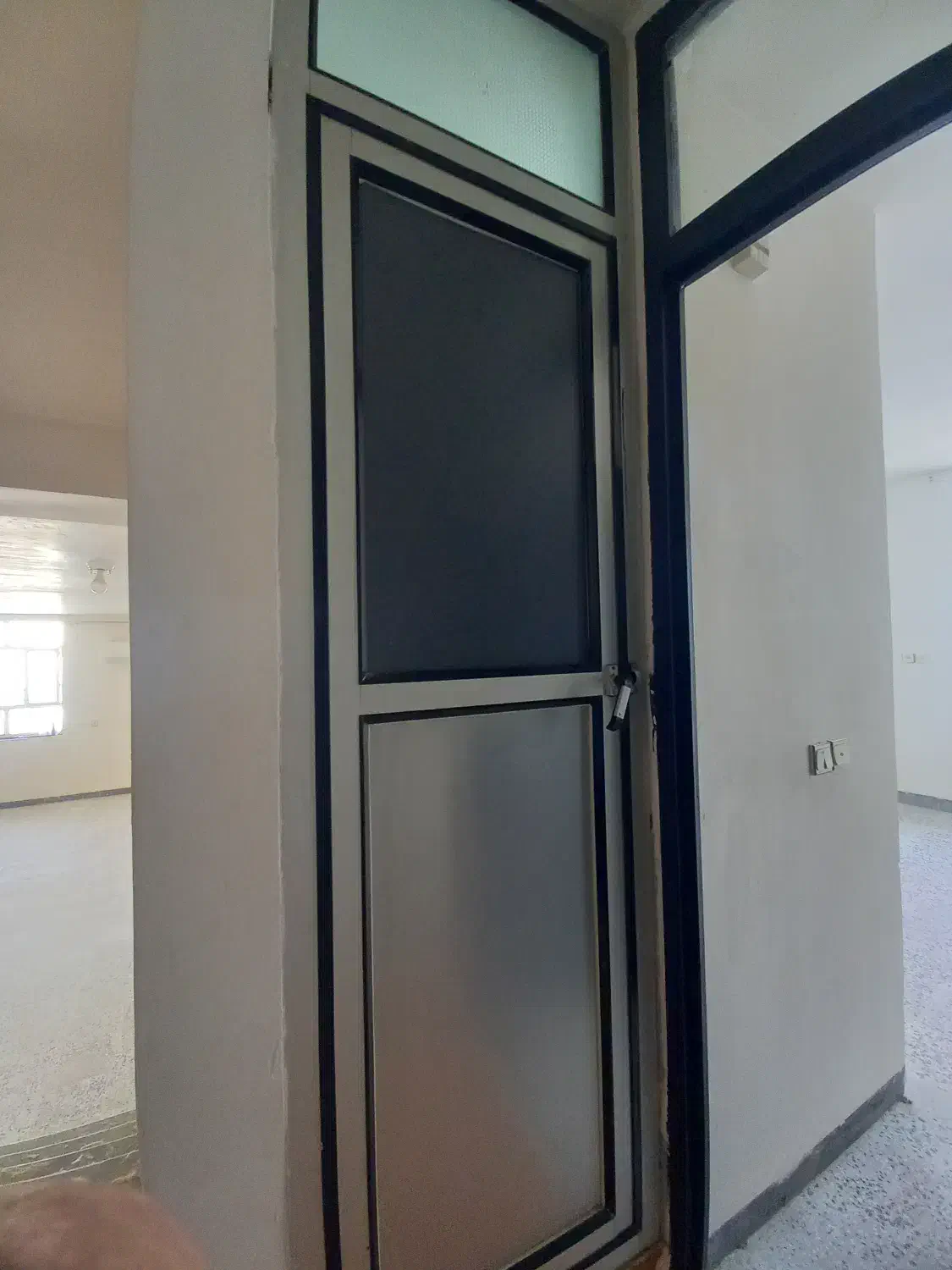 درب های آلمینومی جنس اصلی در حد نو کم یاب|مصالح و تجهیزات ساختمان|آبدانان, |دیوار