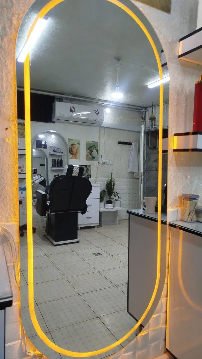 آیینه قدی جنس خارجی و بدون موج و خط|آرایشگاه و سالن‌های زیبایی|دلیجان, |دیوار