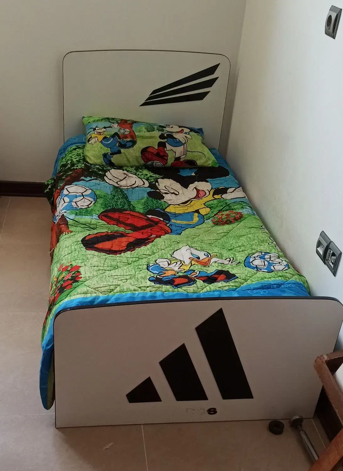 تخت نوجوان|تخت و صندلی بچه|لنجان, |دیوار