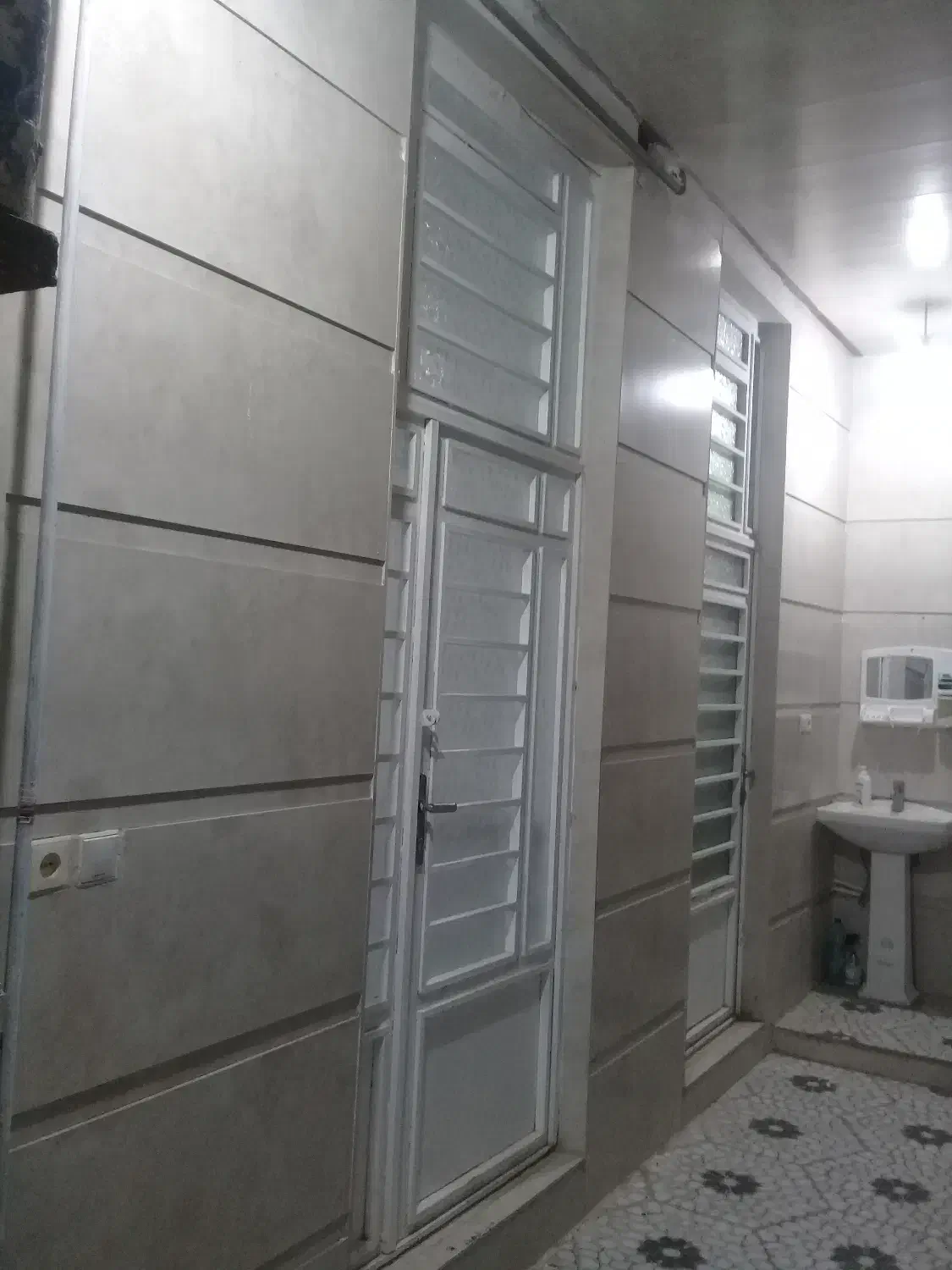 نصب کاشی ،سرامیک ،اسلب و سیمانکاری|خدمات پیشه و مهارت|دره شهر, |دیوار