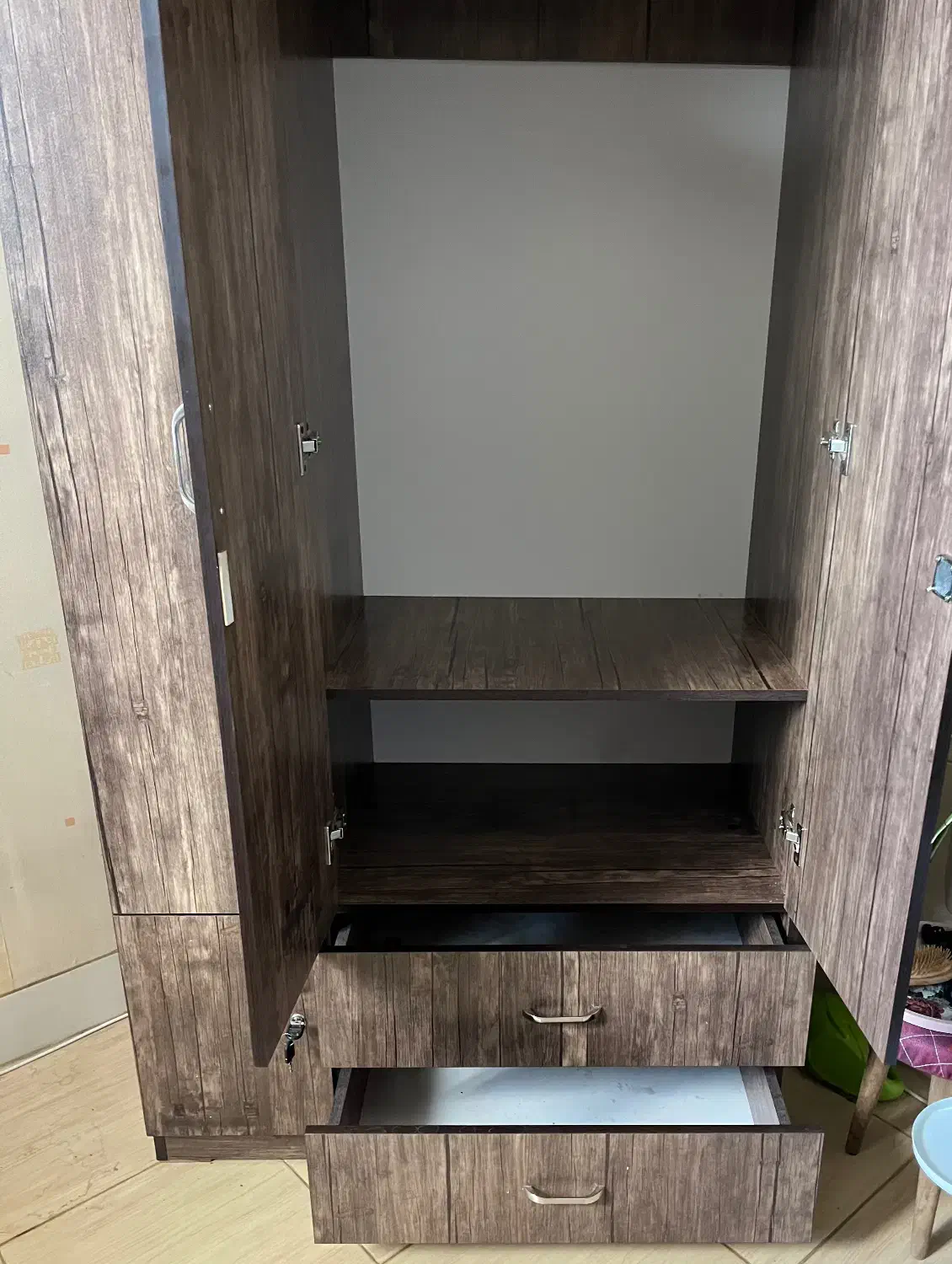 کمد لباسی|جاکفشی، کمد، دراور|شیراز, فرهنگ شهر|دیوار