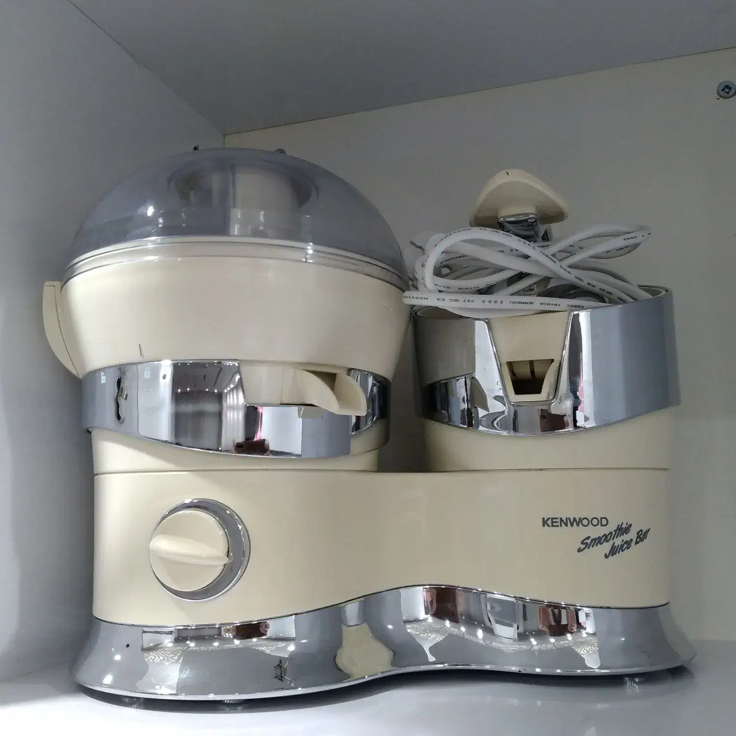 آبمیوه گیری و آب مرکبات گیر کنوود|آبمیوه‌گیر و آب‌مرکبات‌گیر|پرند, فاز ۰|دیوار