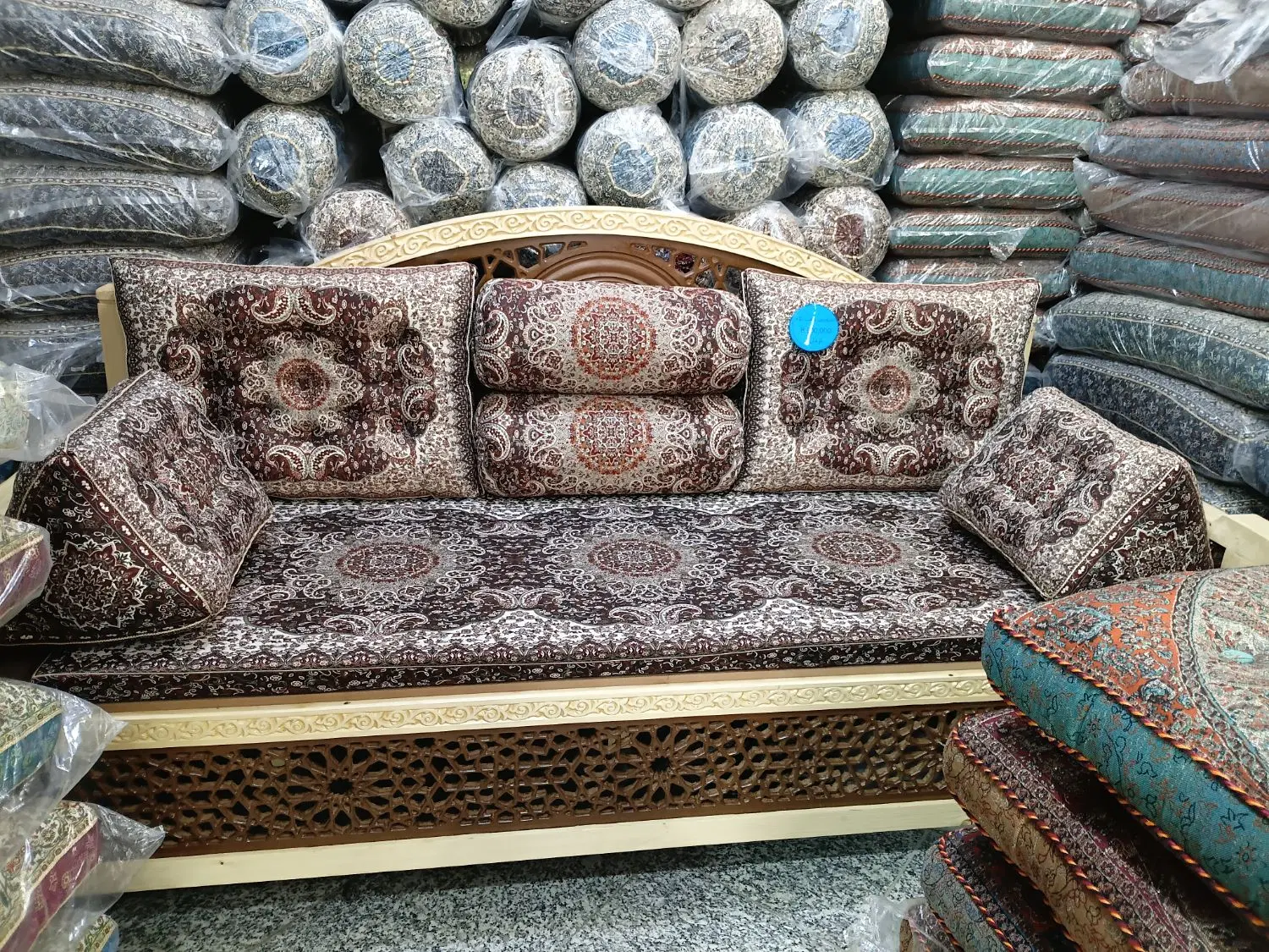 پشتی و شاهنشین بافت طرح تمام چکی با ترمه احمدی|پشتی|مشهد, وکیلآباد|دیوار