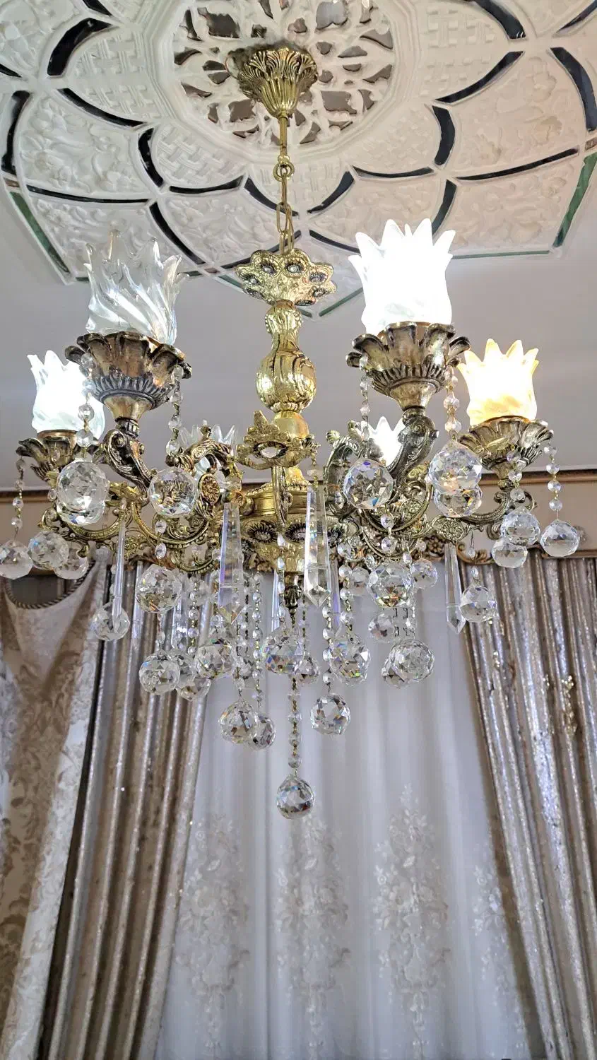 لوستر|لوستر و چراغ آویز|قم, چهل درخت‎|دیوار