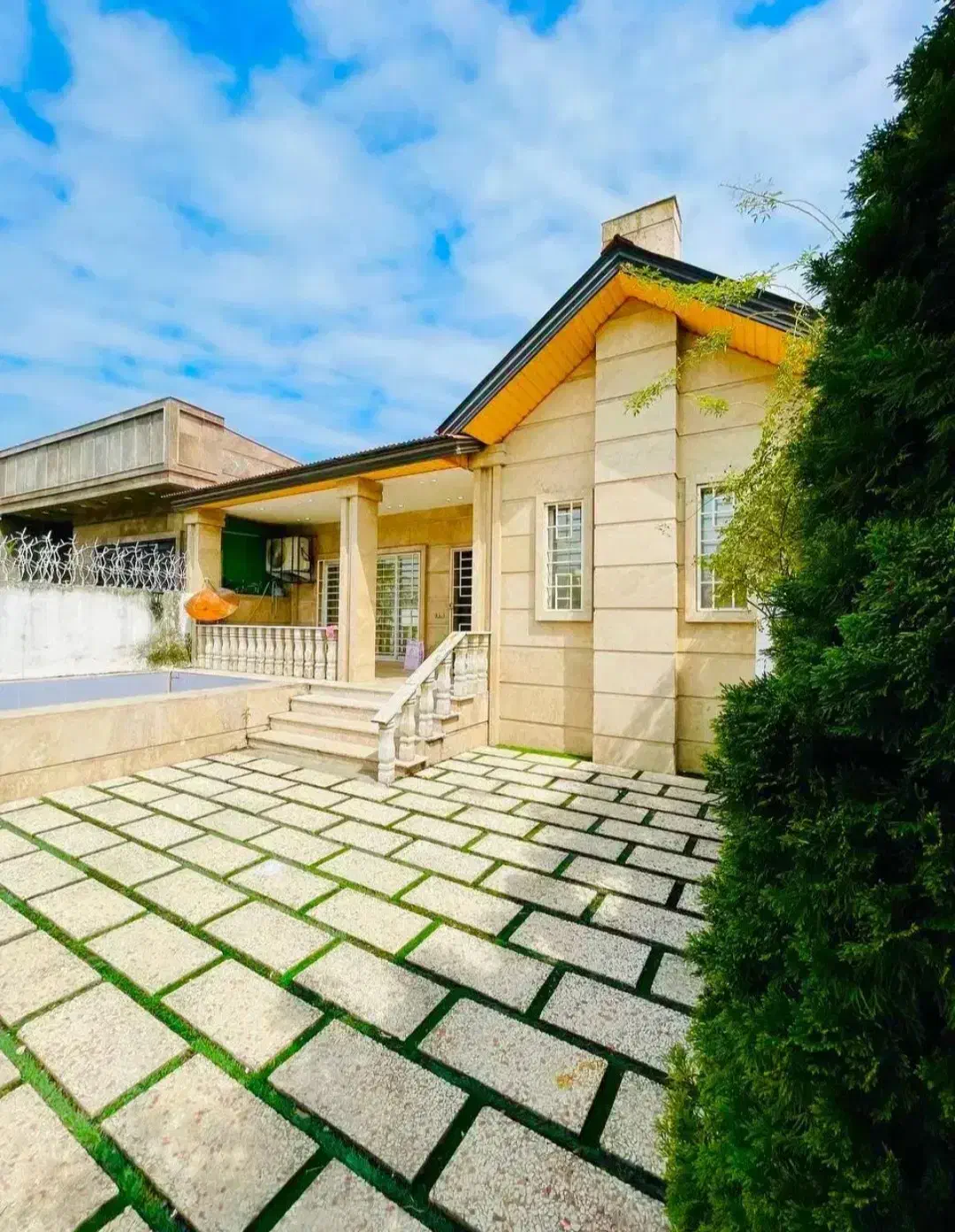 ویلا خوش نشین۲۱۵زمین/۱۰۰بنا/دوخوابه/ویوجنگل سنددار|فروش خانه و ویلا|ایزدشهر, |دیوار