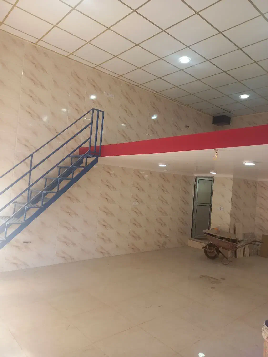 مغازه شیک وتمیز|اجارهٔ مغازه و غرفه|قم, شهرک فاطمیه|دیوار