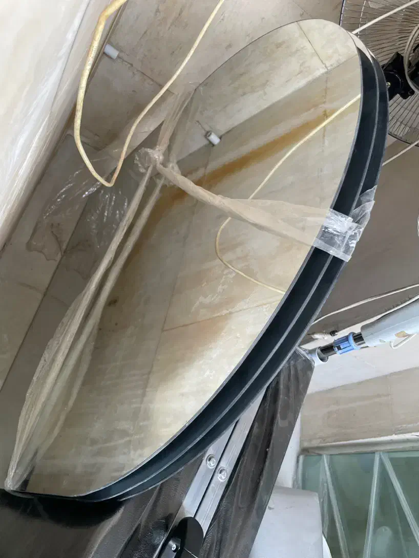 تخت و آینه و میز سالم و یک عدد میز کنسول|آرایشگاه و سالنهای زیبایی|رباطکریم, رباطکریم|دیوار