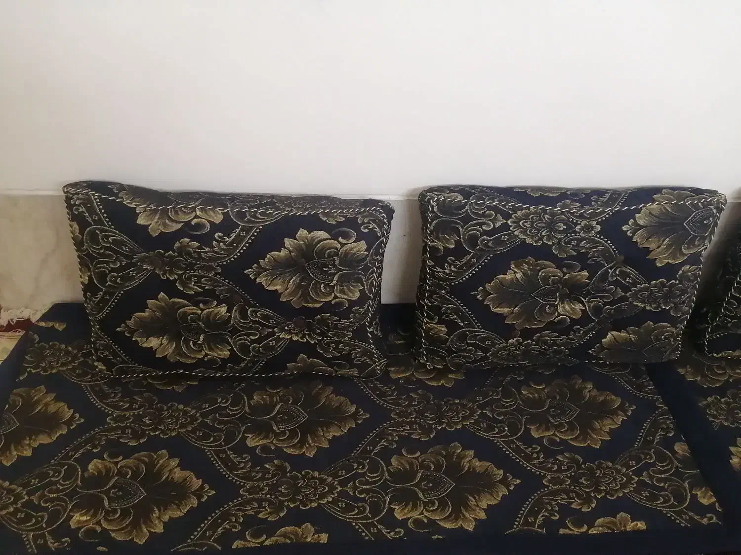 پشتی وکناره نمدی|مبلمان خانگی و میز عسلی|نیریز, |دیوار