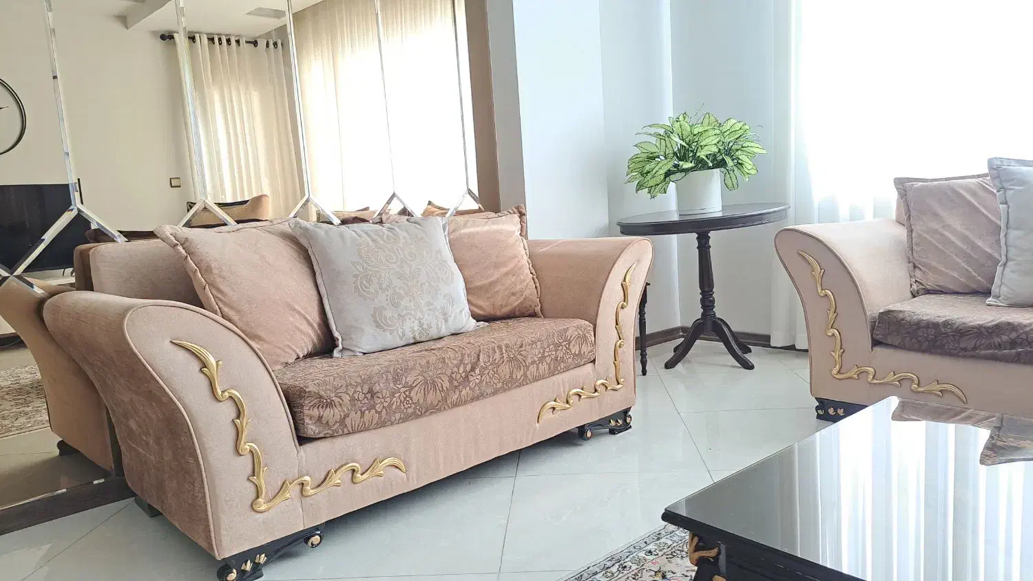 مبل راحتی هفت نفره و میز جلو مبلی|مبلمان خانگی و میز عسلی|قزوین, |دیوار